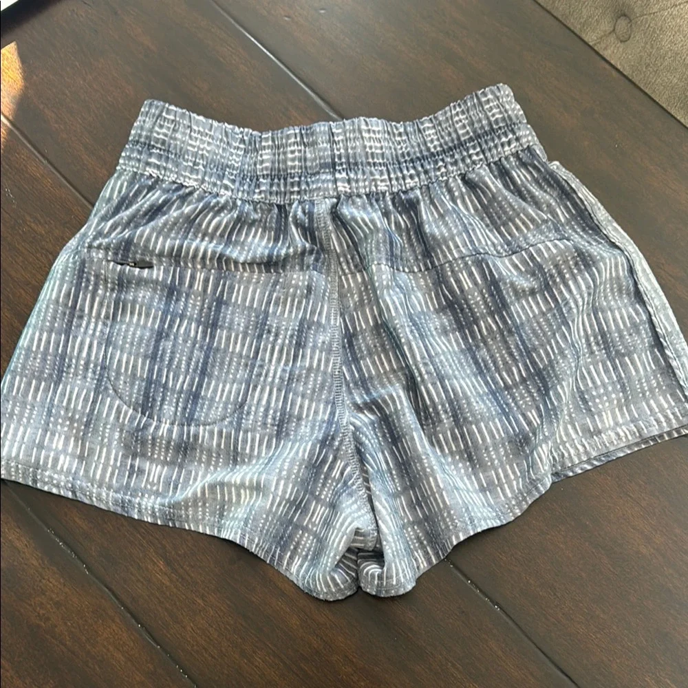 Vuori Blue Patterned Women's Shorts - Picture 1 of 2